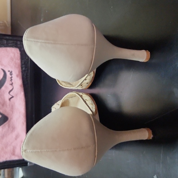 Beautiful Nina dress pumps with crystals - size 7.5 - Picture 3 of 9